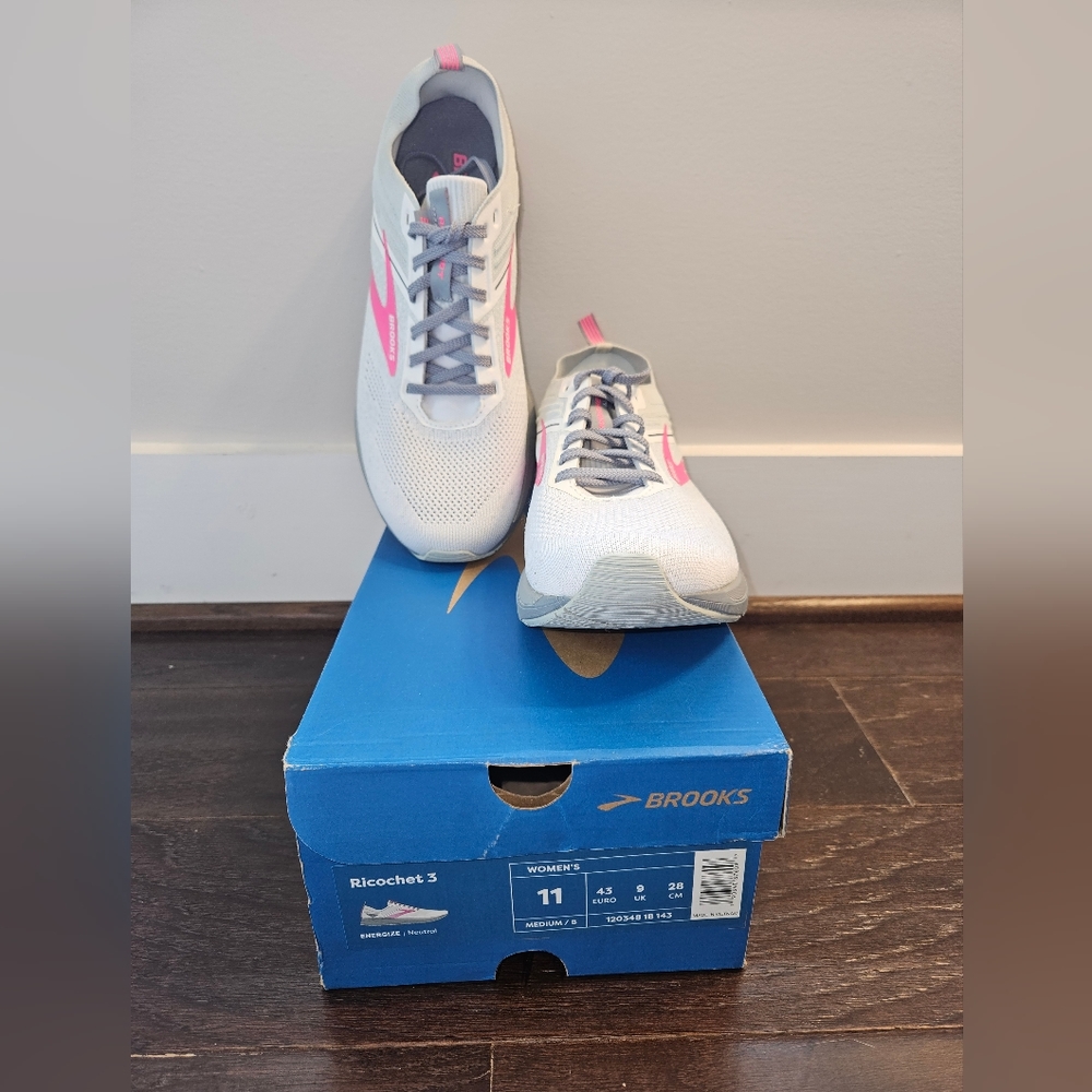 Brooks Women's Ricochet 3 Neutral Shoes, White & Pink,  Size 11, Euro 43.